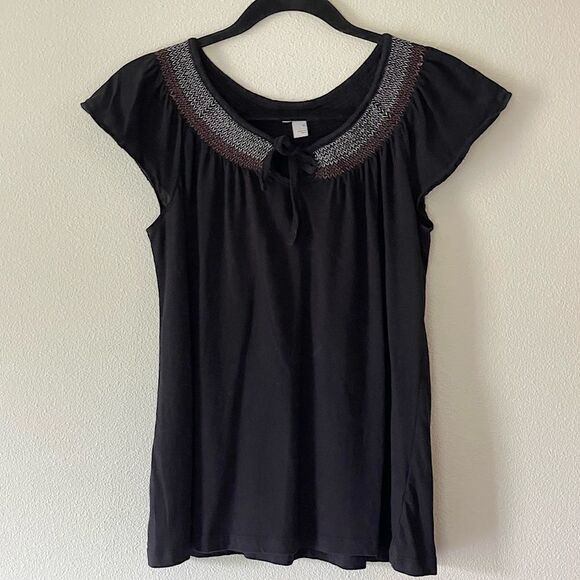 Old Navy Black Short Sleeve Tie/Bead Detail Top. Size Medium. - Picture 1 of 4